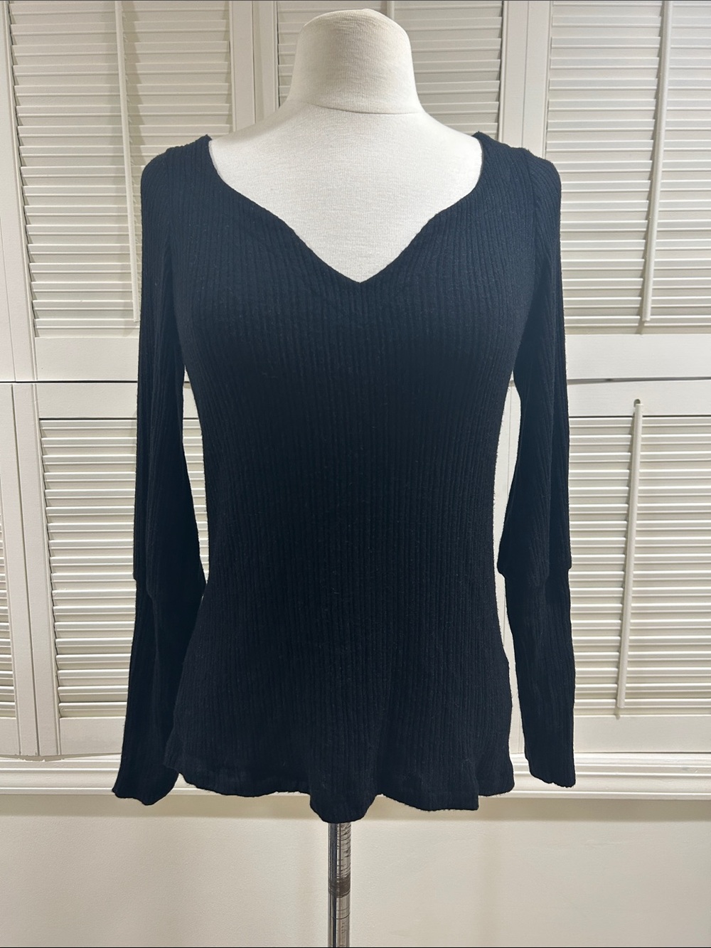 LNA Black Ribbed V-Neck Long Sleeve Women's Top in perfect condition